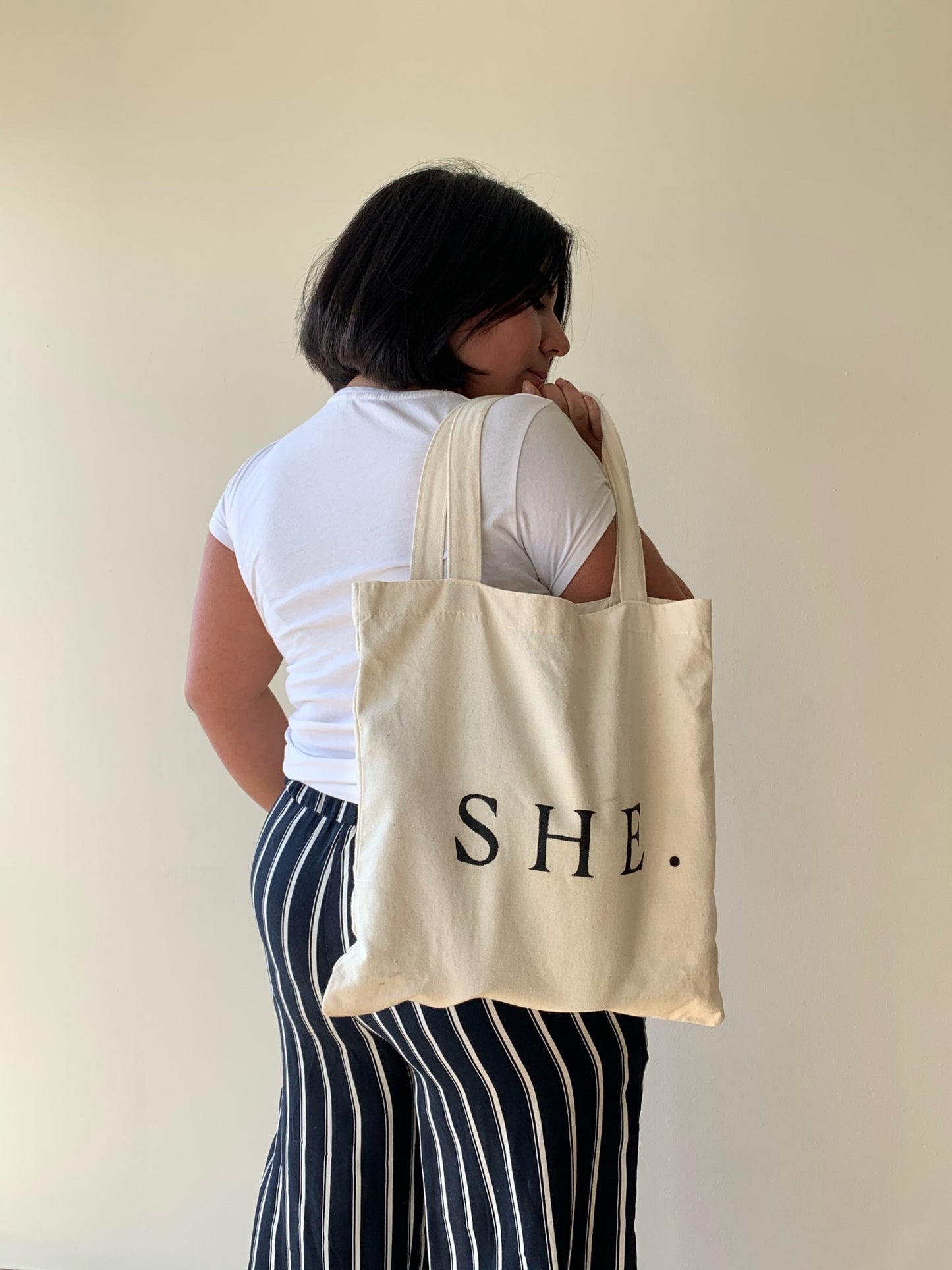 Tote SHE.