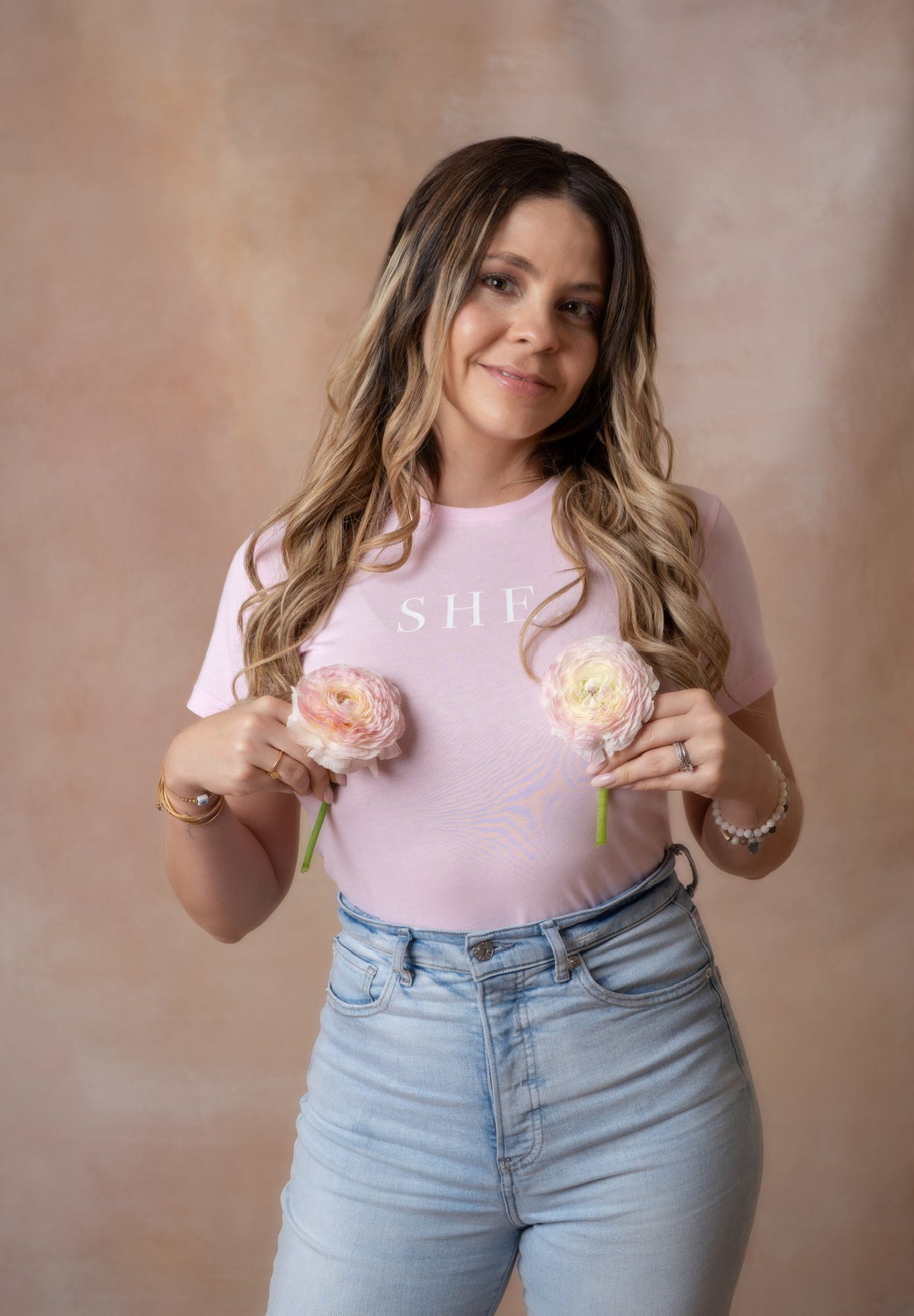 SHE. Rosa